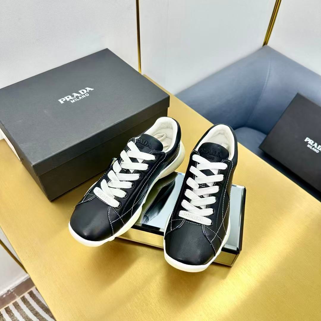 Prada ナッパレザー スニーカー