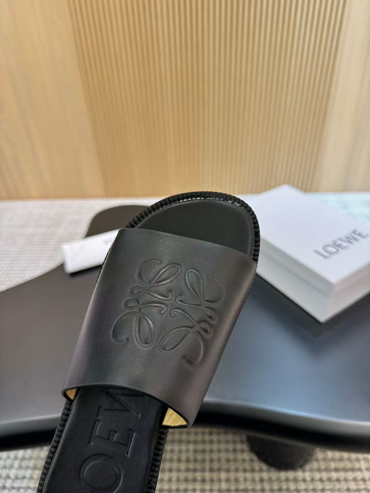 Loewe フレックス アナグラム スライド（ソフトカーフ）