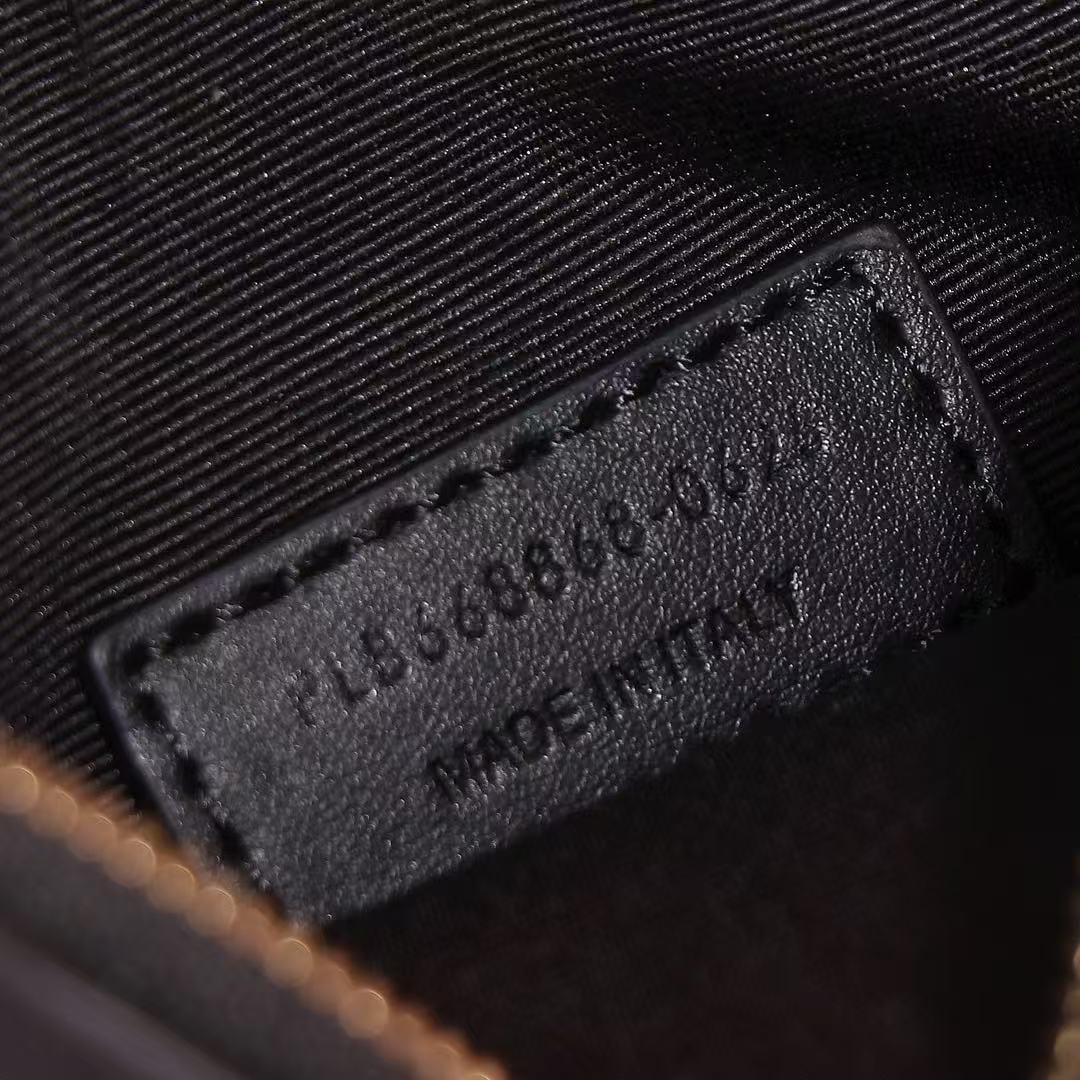 Saint Laurent サンローラン  LE 37 ミニ（シャイニーレザー）