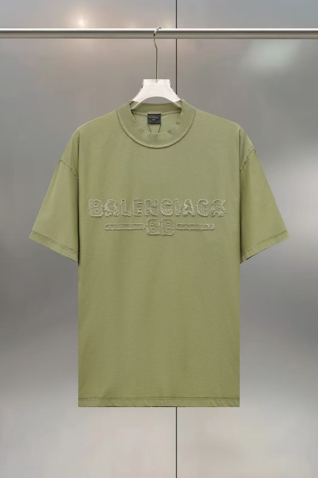 Balenciaga アーミーグリーン の メンズ インサイドアウト Tシャツ ミディアムフィット