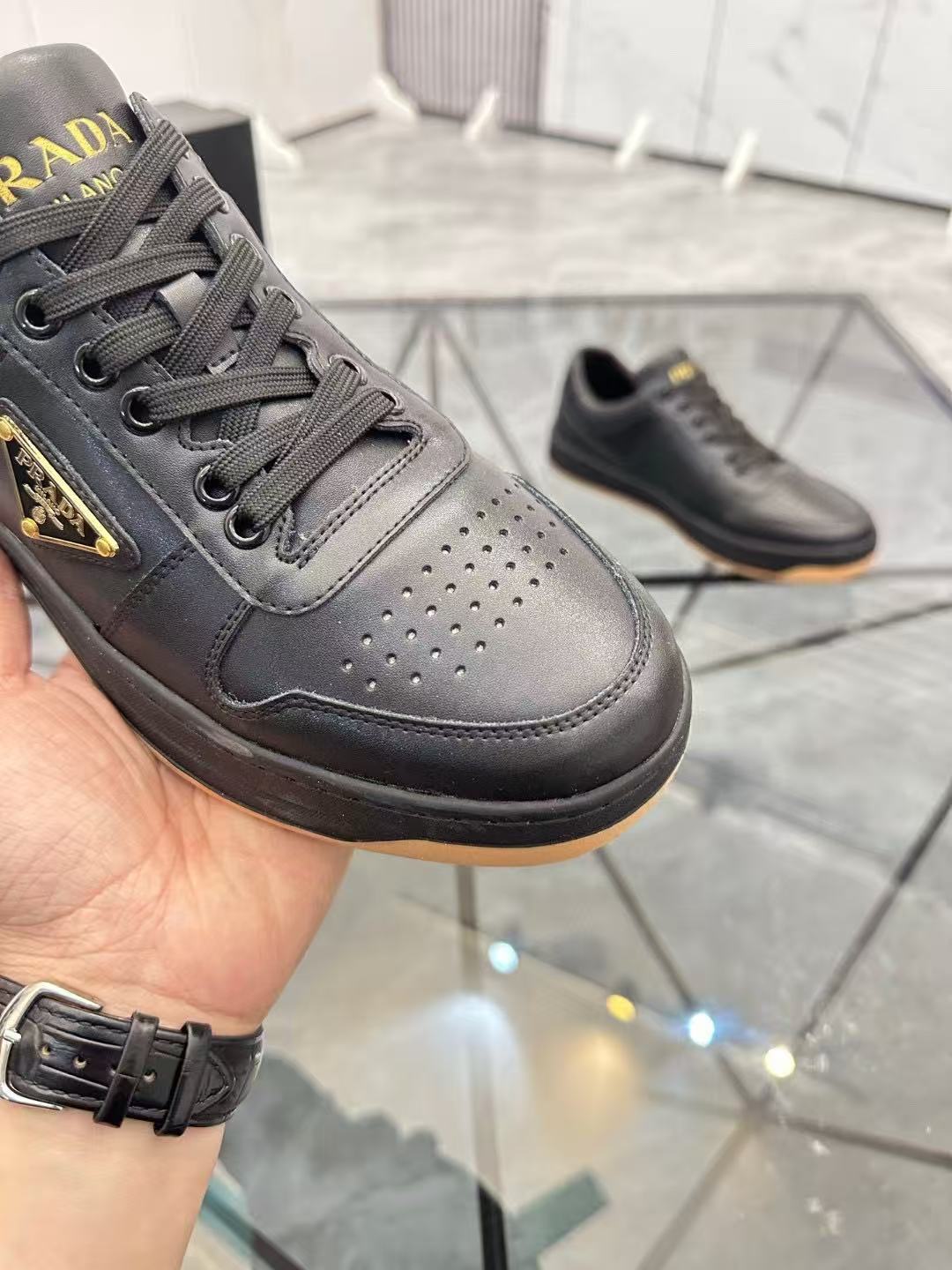 Prada プラダ ダウンタウン ナッパレザー スニーカー