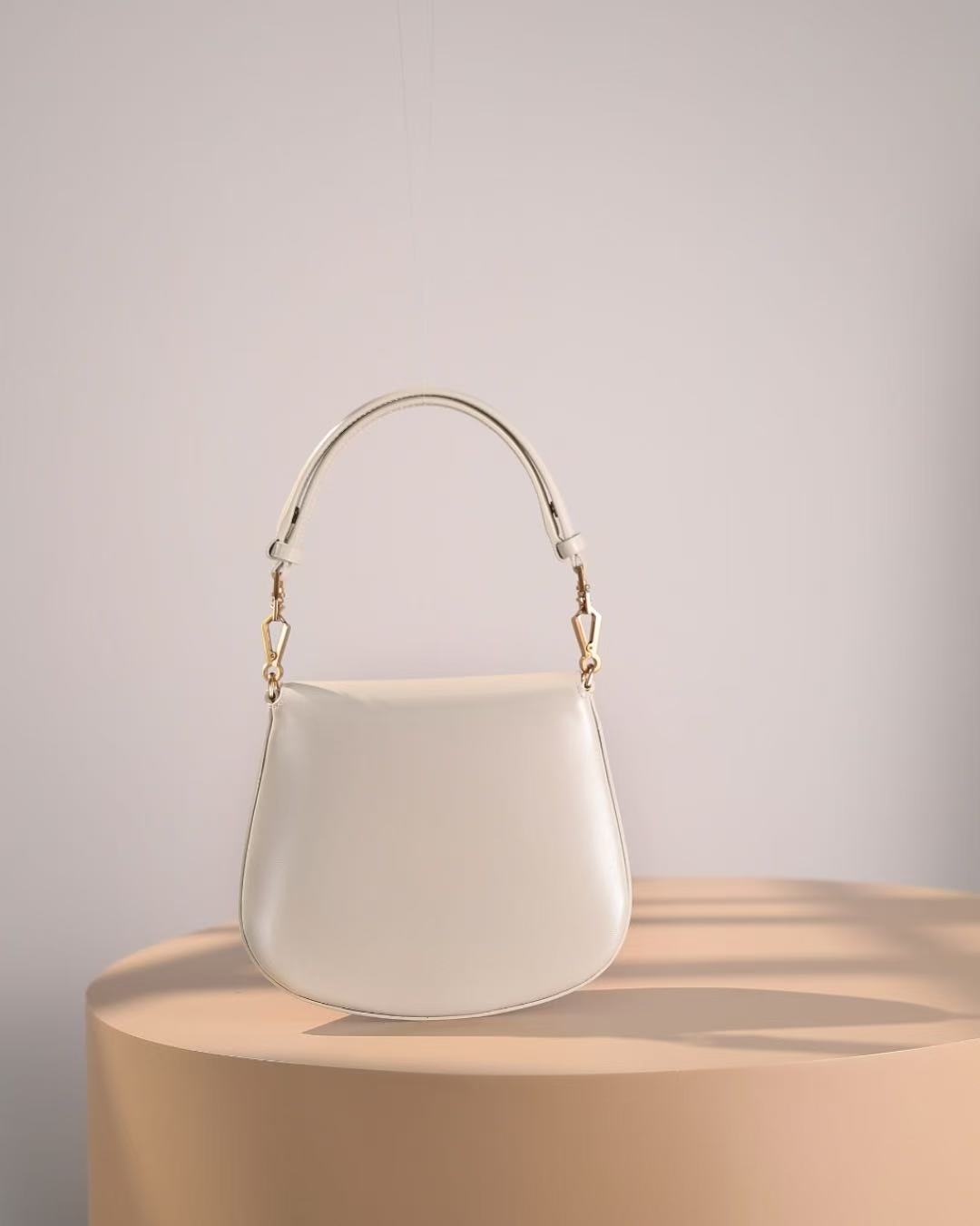 Saint Laurent サンローラン ミニ ヴォルテール トップハンドルバッグ（ボックス サンローラン）