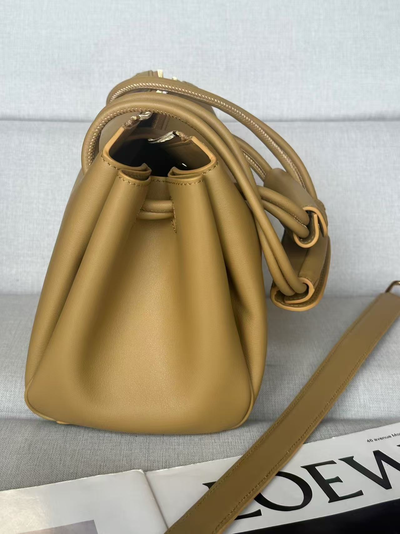 Loewe マドリードバッグ（サプルカーフ）