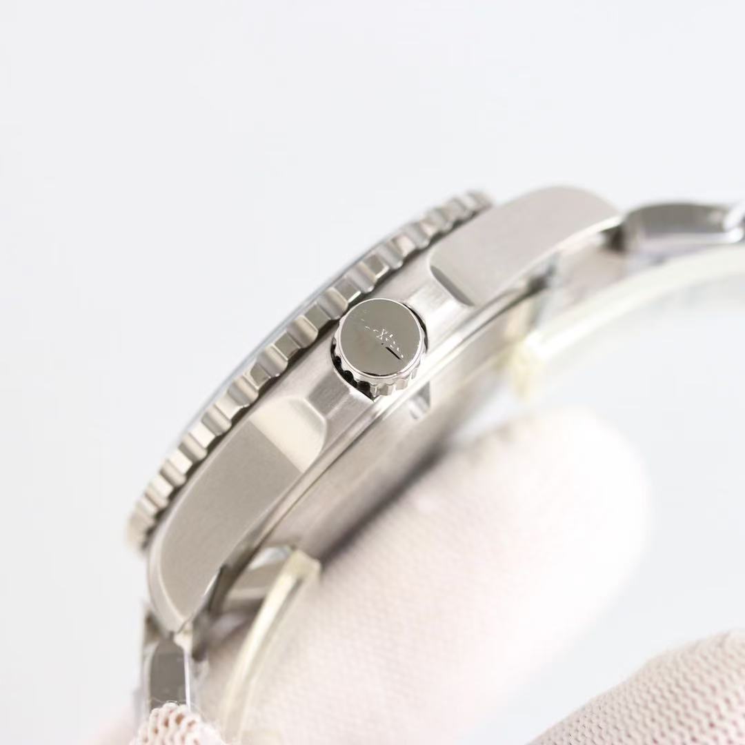 LONGINES  ロンジン  HYDROCONQUEST GMT, L3.790.4.56.6, 自動巻 ウォッチ, Ø 41.00 mm, ステンレススティールとセラミック.