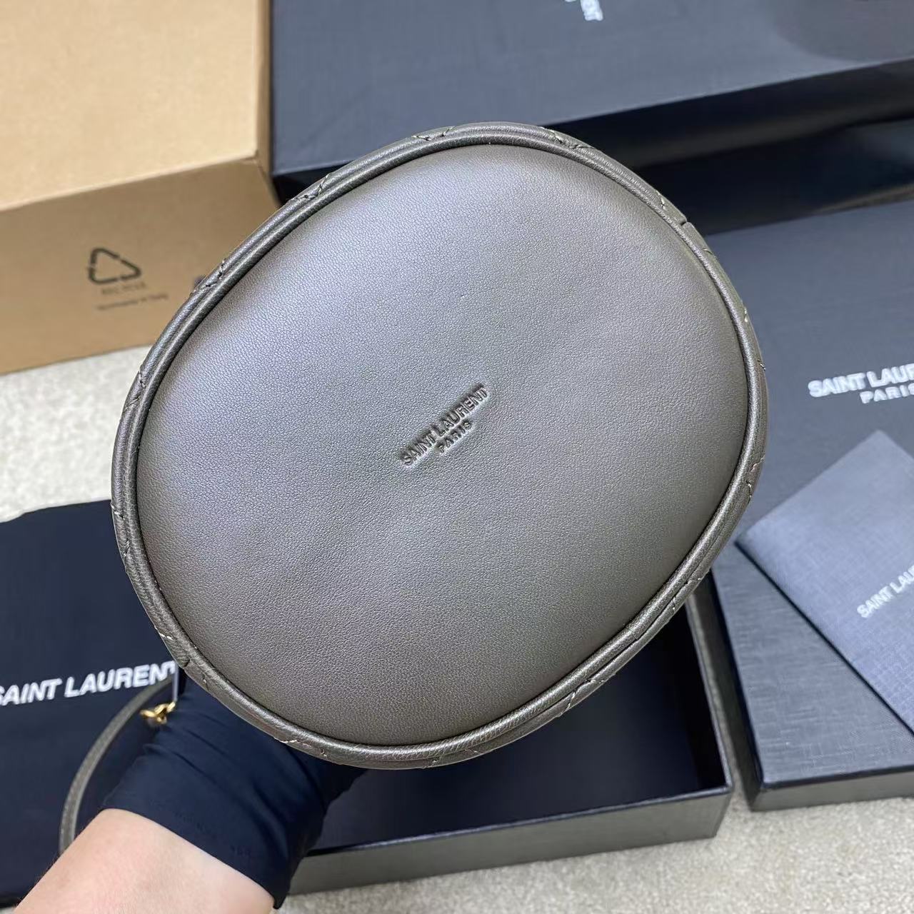 Saint Laurent サンローラン  ギャビー バケットバッグ（ラムスキン）
