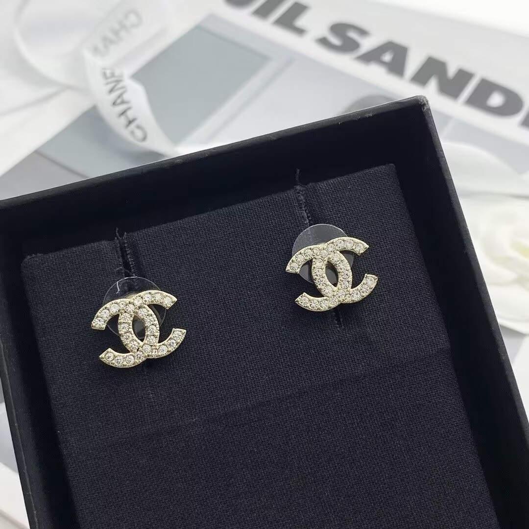 CHANEL COCOラインストーンピアス