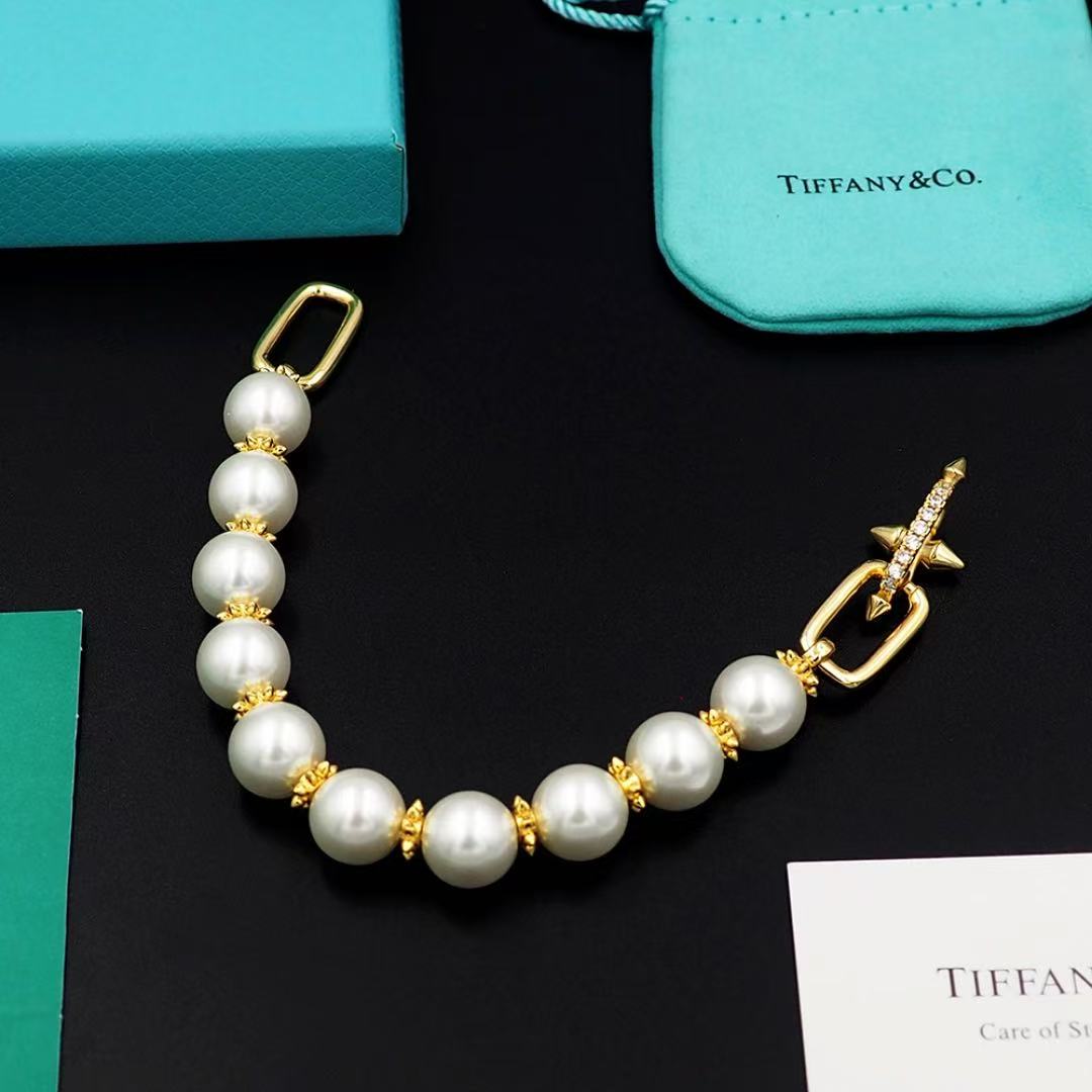 ティファニー タイタン by ファレル・ウィリアムス パール ブレスレット イエローゴールドにダイヤモンドをセッティング