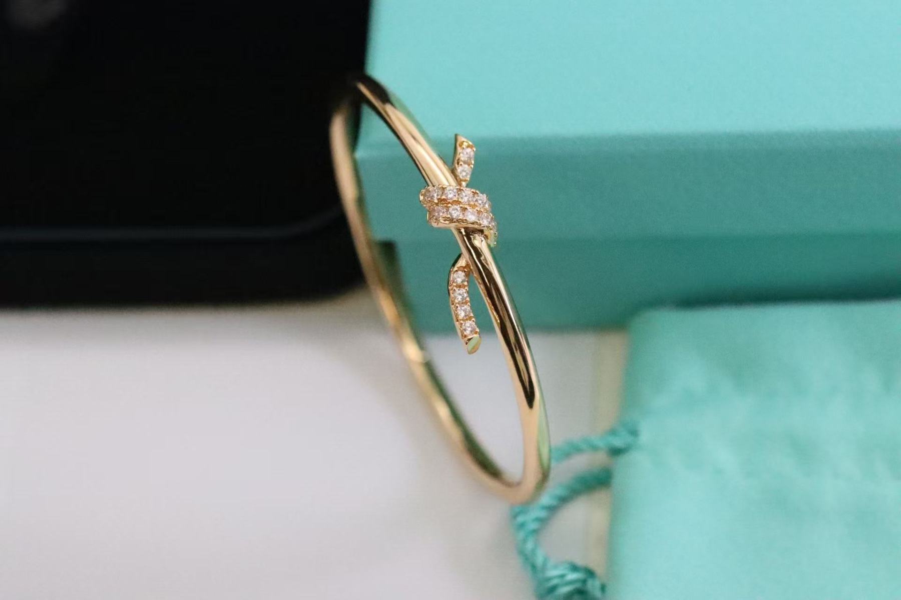 ティファニー ノット ワイヤー バングル ローズゴールドにダイヤモンドをセッティング