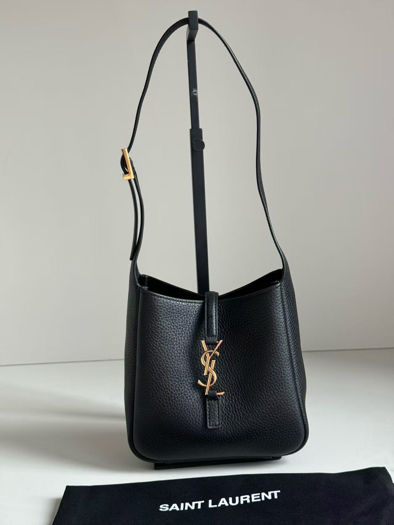 Saint Laurent サンローラン  LE 5 À 7 ソフト ベビー（グレインレザー）