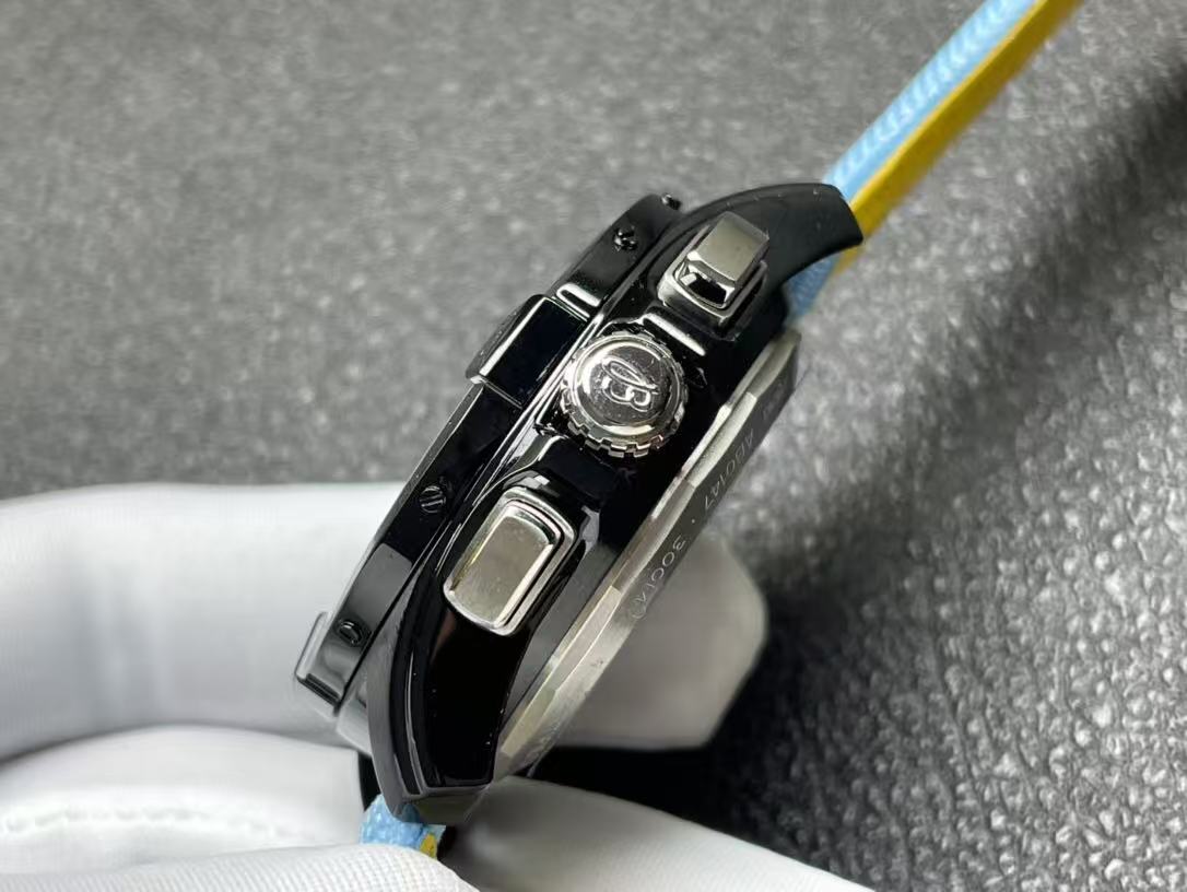 Breitling ブライトリング  アベンジャー B01 クロノグラフ 42 ナイト ミッション