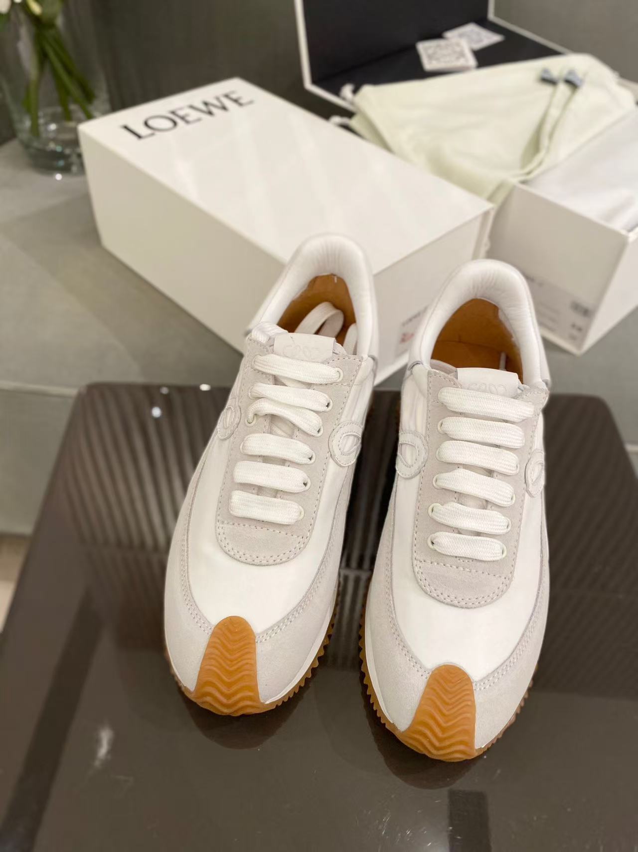 Loewe フローランナー (スエード＆ナイロン)