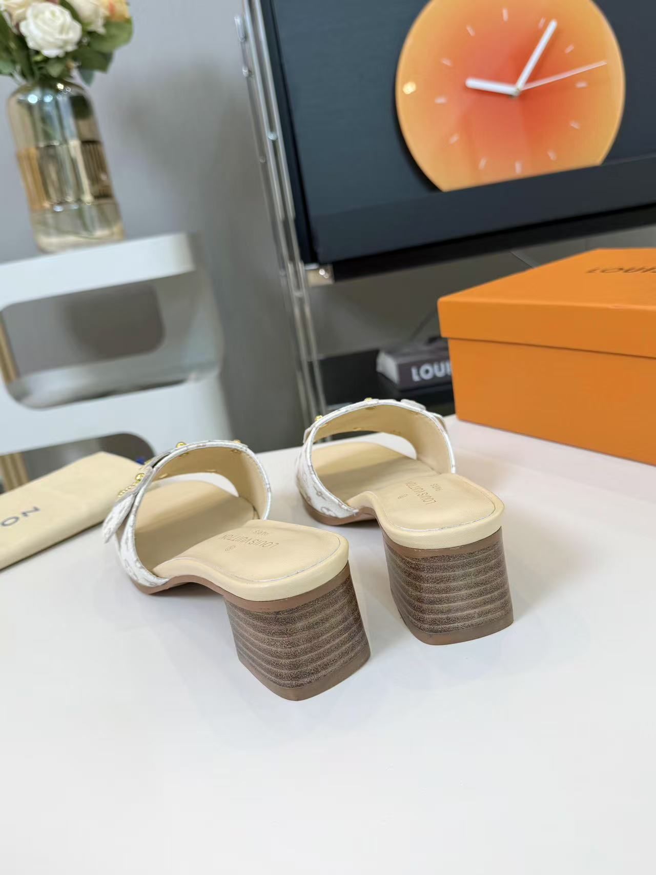 Louis vuitton フレーム ミュール