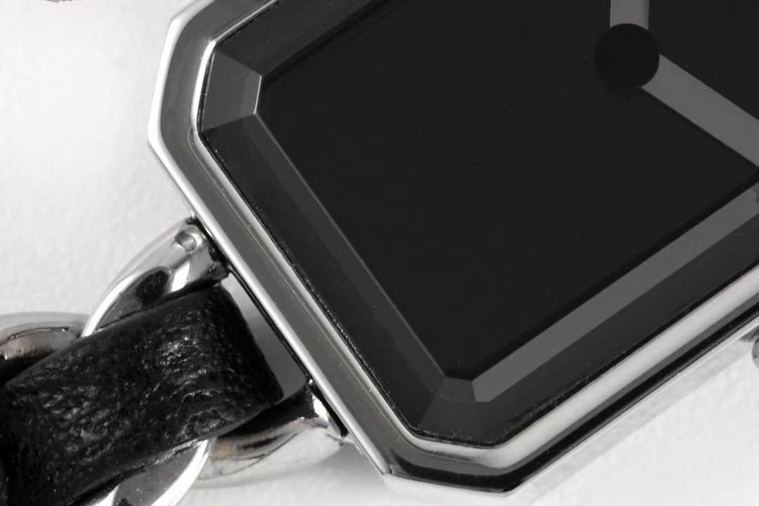 CHANEL プルミエール アイコニック チェーン