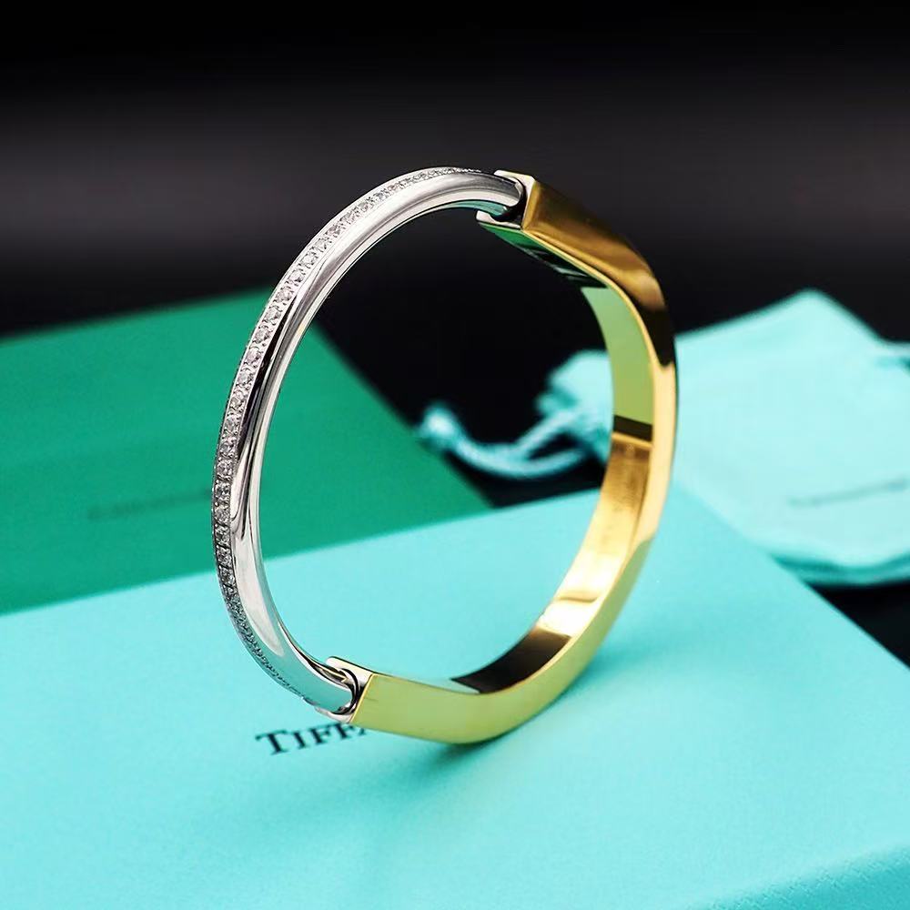 ティファニー ロック バングル イエローゴールド ＆ ホワイトゴールドにハーフ パヴェ ダイヤモンドをセッティング