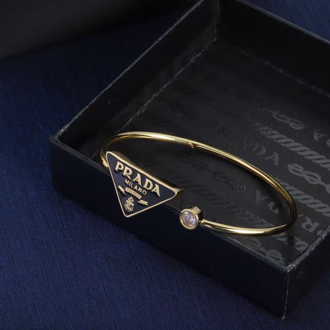 Prada Eternal Gold イエローゴールドxダイヤモンド バングルブレスレット