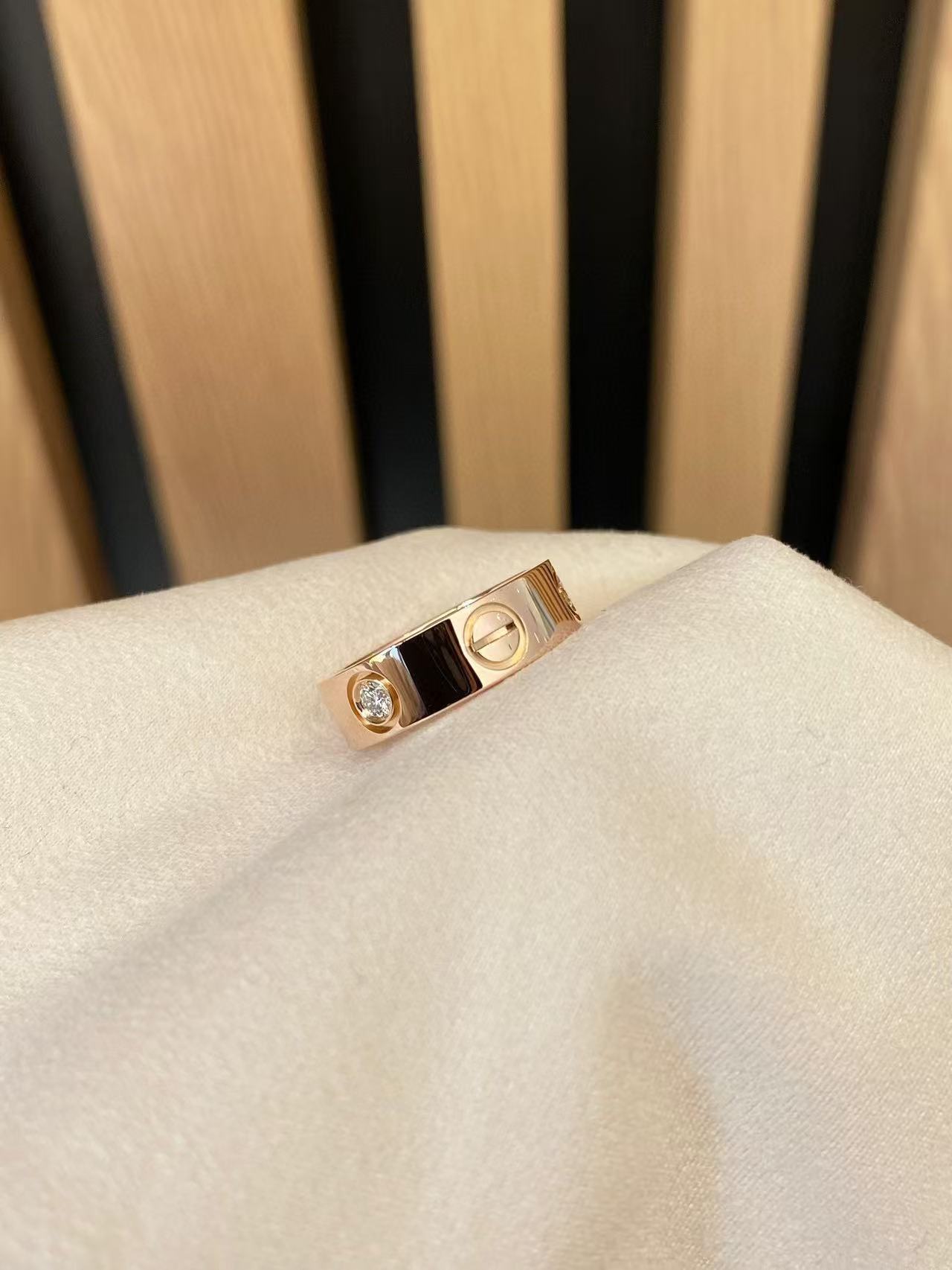 Cartier Love リング、スモールモデル、ダイヤモンド1石