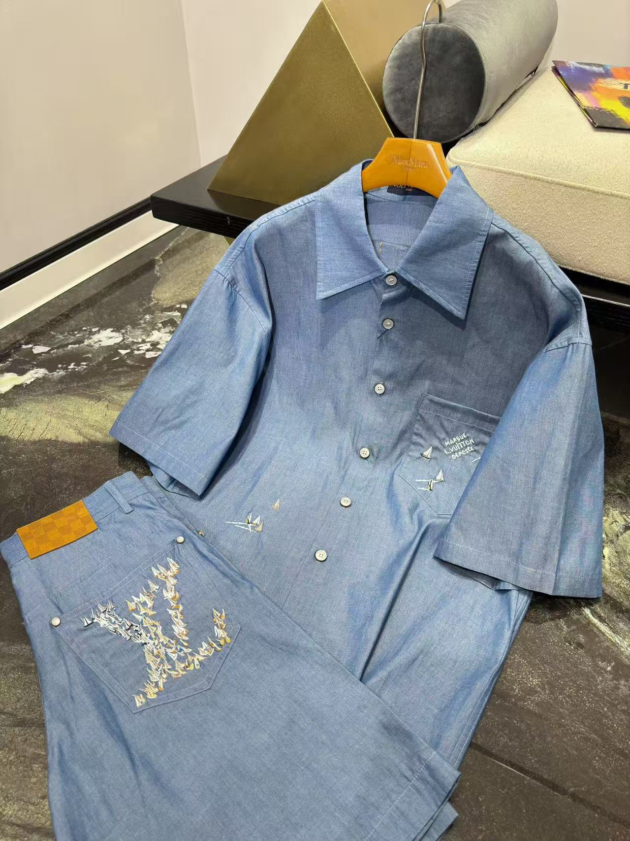 LV エンブロイダリー シャンブレー ショートスリーブシャツ+ショーツ