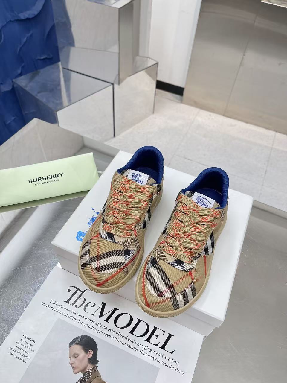 Burberry チェック テラススニーカー