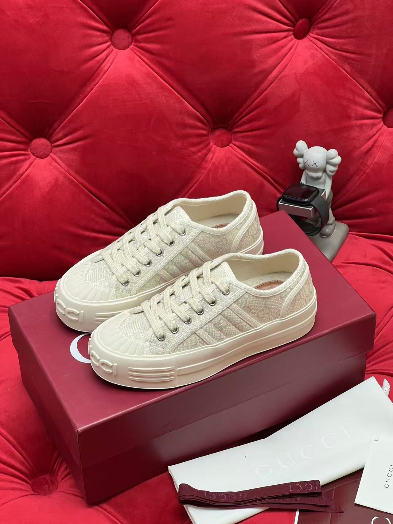 GUCCI ウィメンズ チャンキー スニーカー