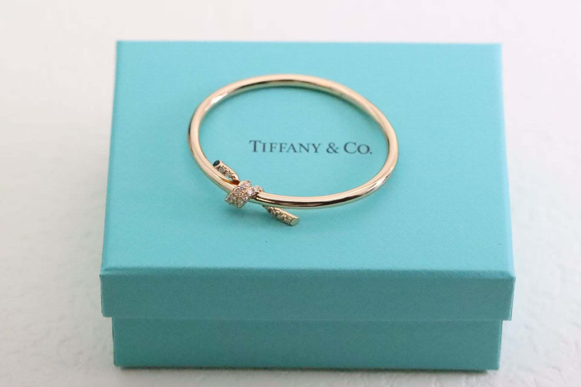 ティファニー ノット ワイヤー バングル ローズゴールドにダイヤモンドをセッティング