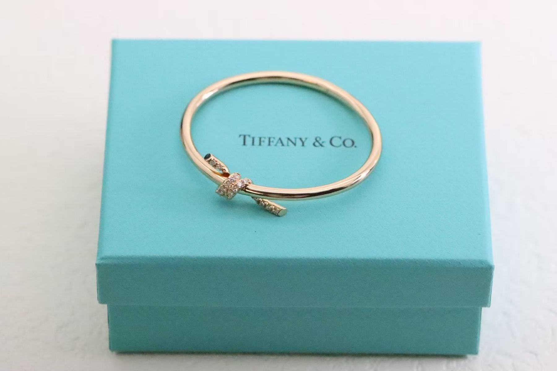 ティファニー ノット ワイヤー バングル ローズゴールドにダイヤモンドをセッティング