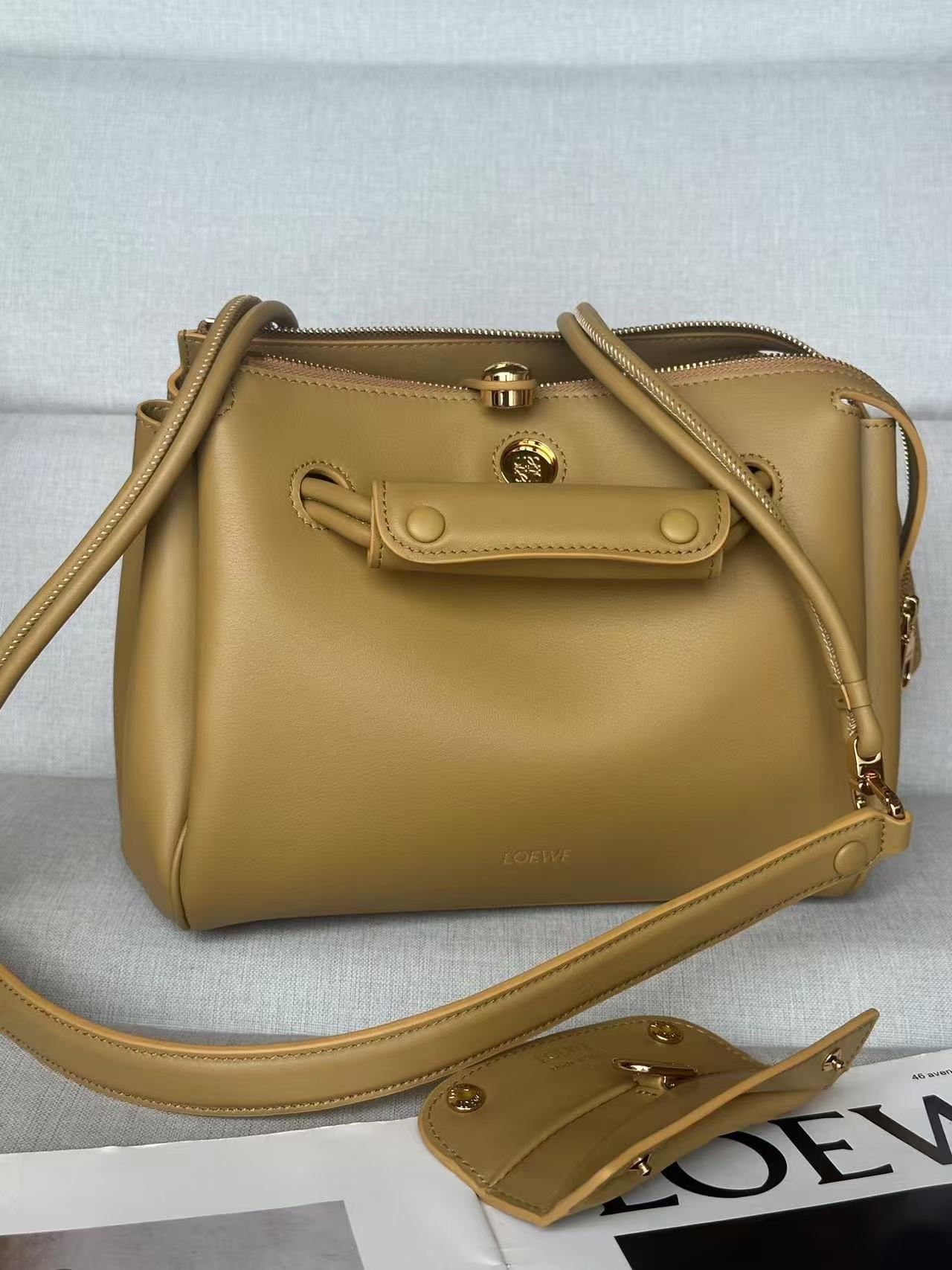 Loewe マドリードバッグ（サプルカーフ）