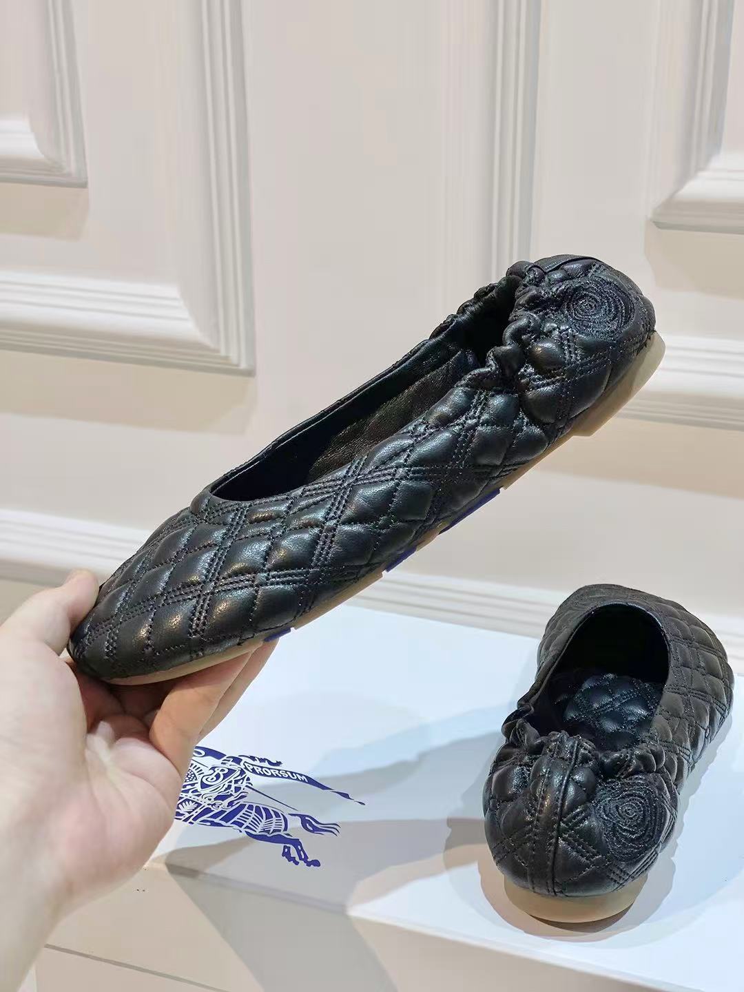 Burberry レザー サドラー バレリーナ