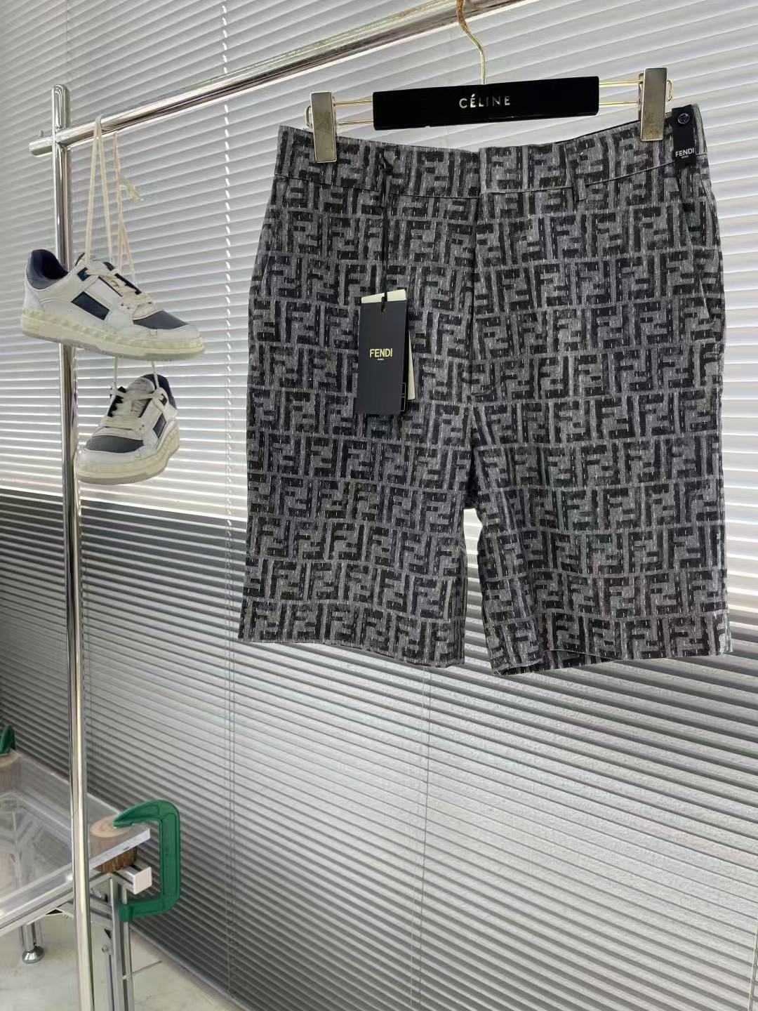 Fendi ステッチ入り ブルーFFデニム ショートパンツ