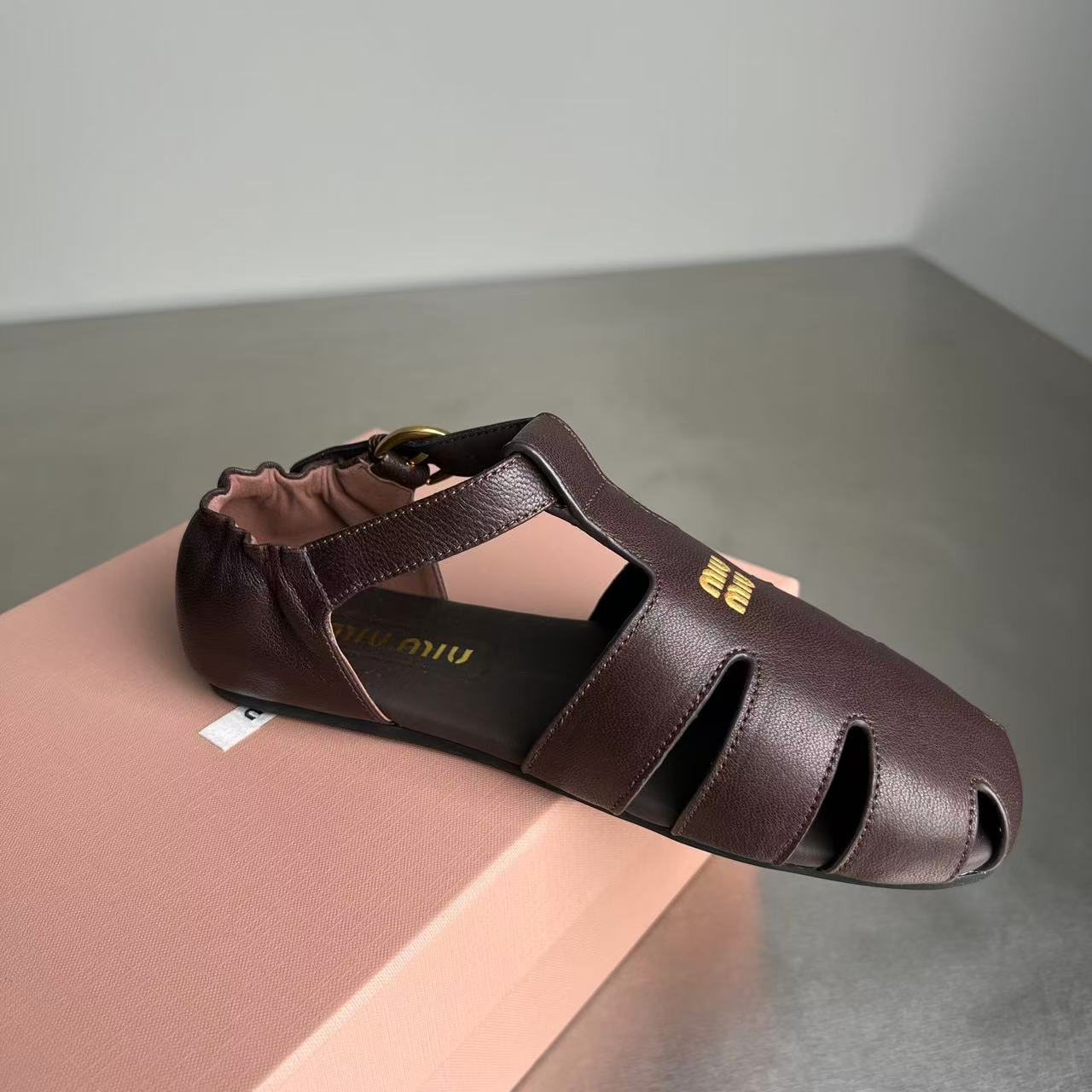 miumiu ルーシュ ナッパレザー フィッシャーマンズサンダル