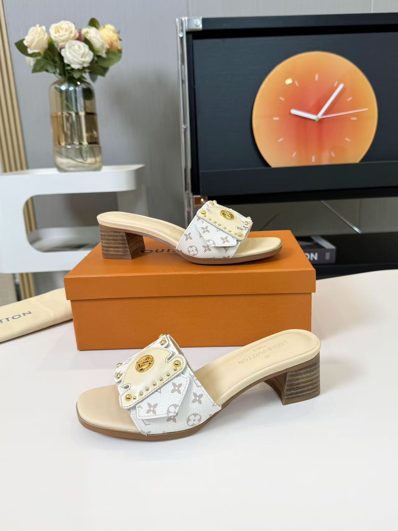 Louis vuitton フレーム ミュール