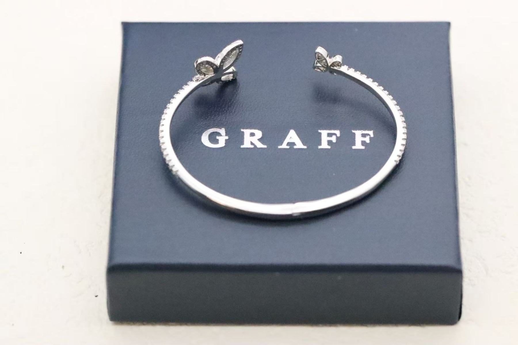 Graff バタフライ シルエット オープン ダイヤモンド バングル