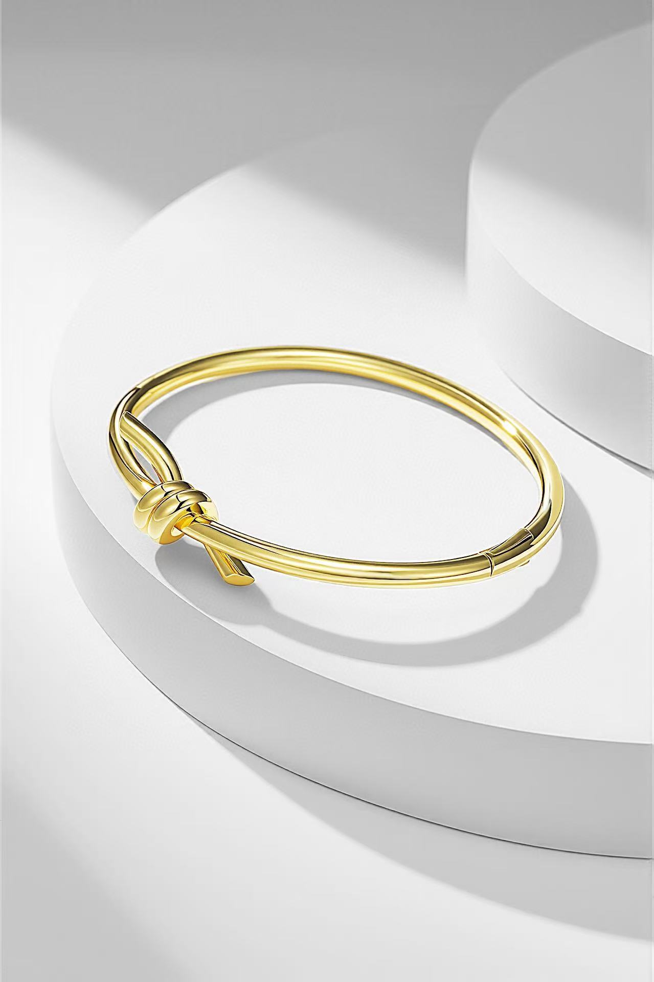 ティファニー ノット ワイヤー バングル イエローゴールド