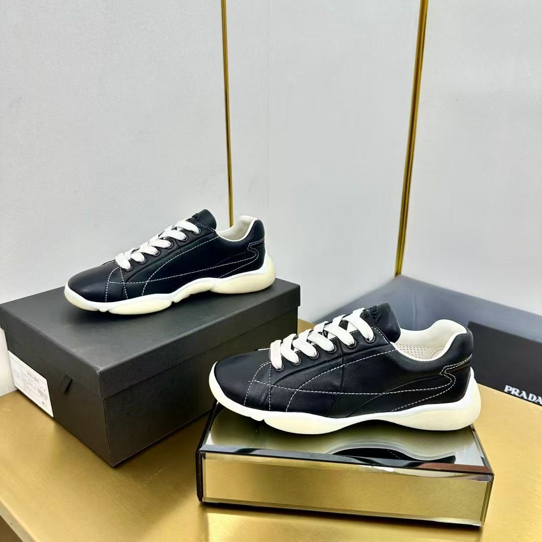 Prada ナッパレザー スニーカー