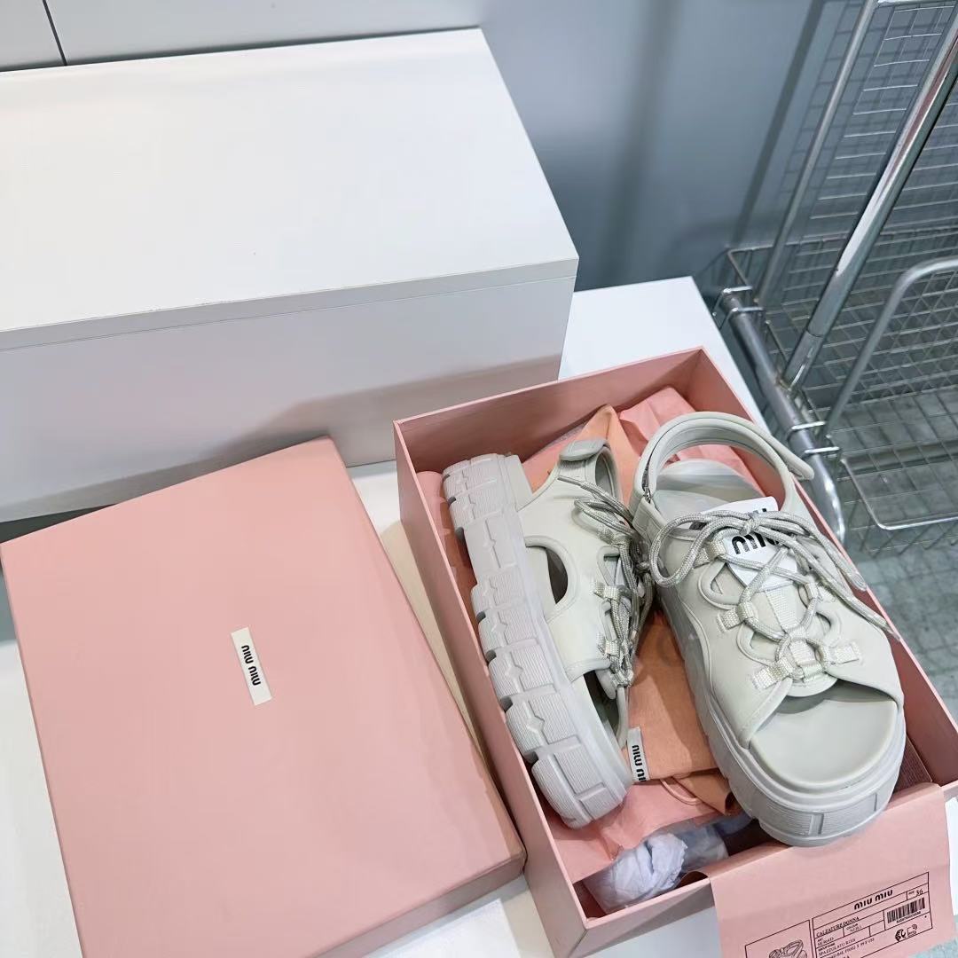 miumiu チャンキー ネオプレン サンダル