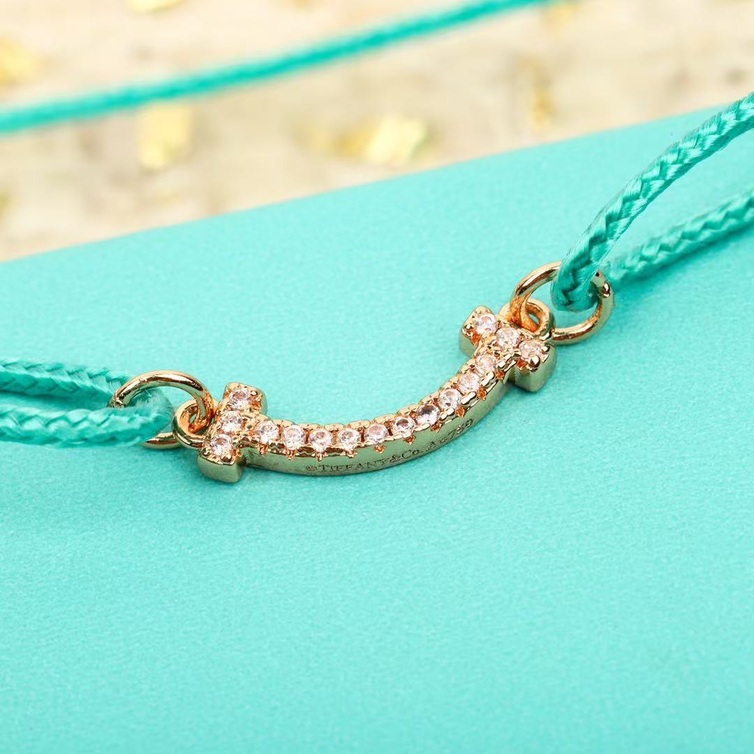 スマイル ブレスレット イエローゴールドにダイヤモンドをセッティング、ブルー コード