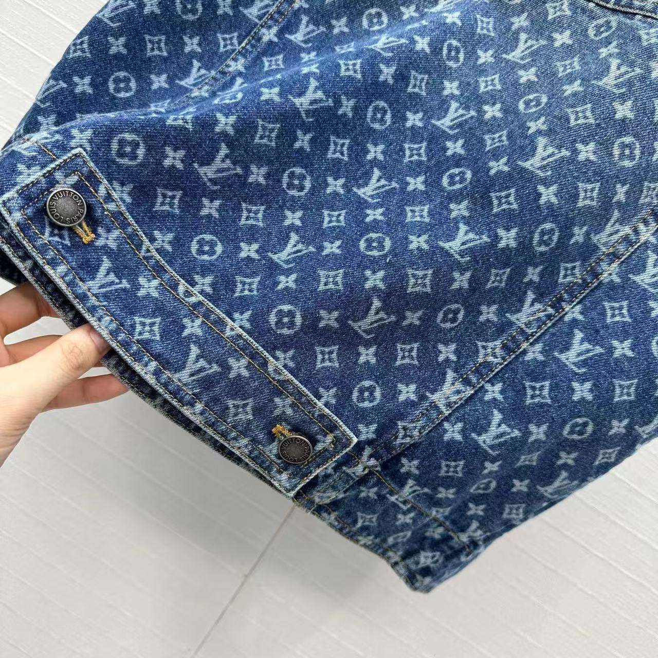 Louis vuitton スリーブレス モノグラム デニム ジャケット