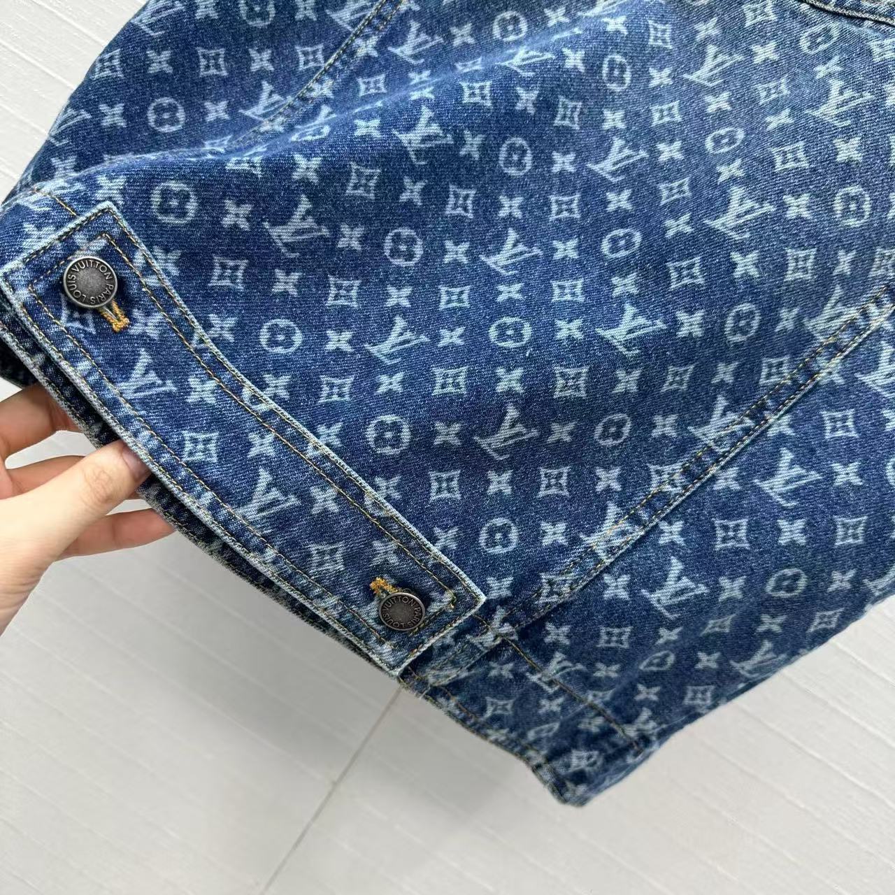 Louis vuitton スリーブレス モノグラム デニム ジャケット
