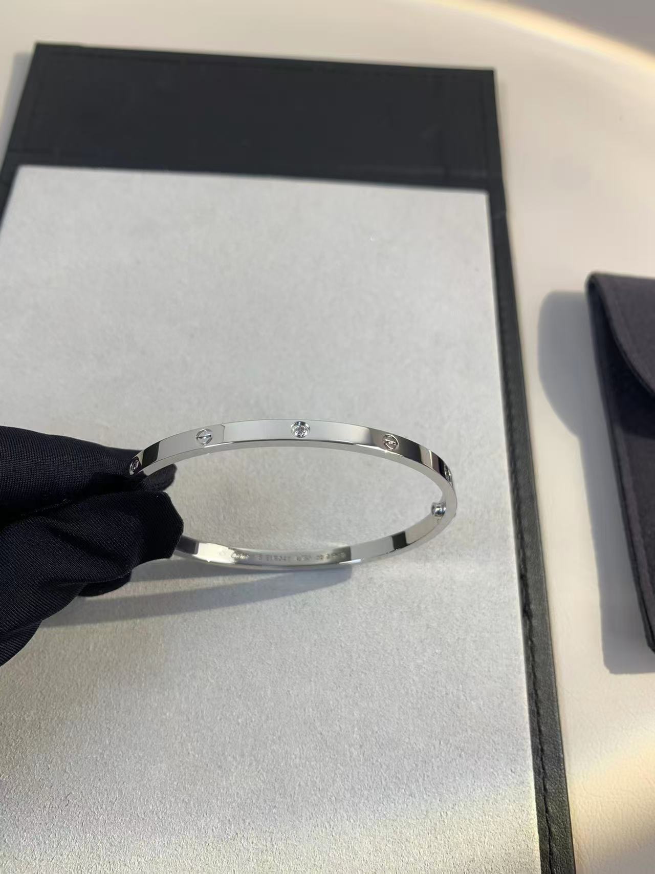 Cartier Love ブレスレット、スモールモデル