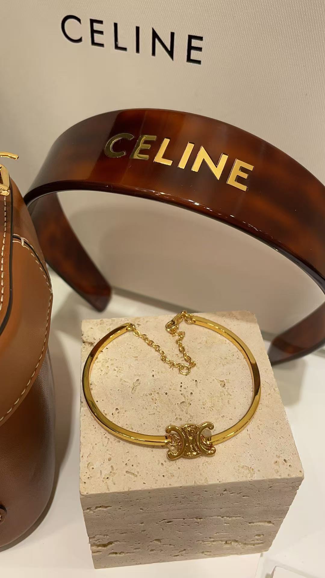 CELINE トリオンフ アーティキュレート ブレスレット / ゴールドフィニッシュ ブラス