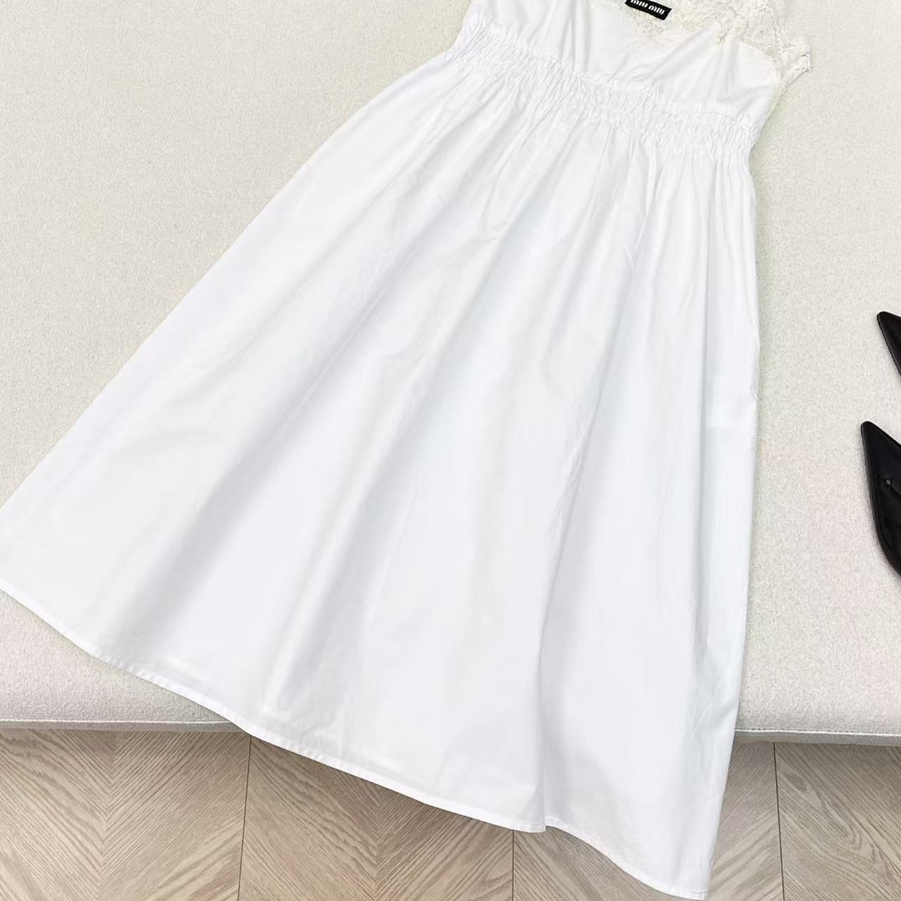MIUMIU ポプリンとレースのミディドレス