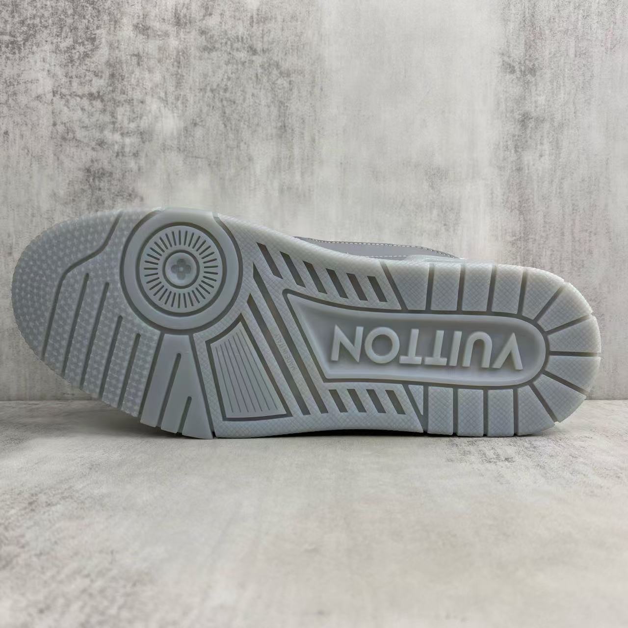 LV トレイナー スニーカー