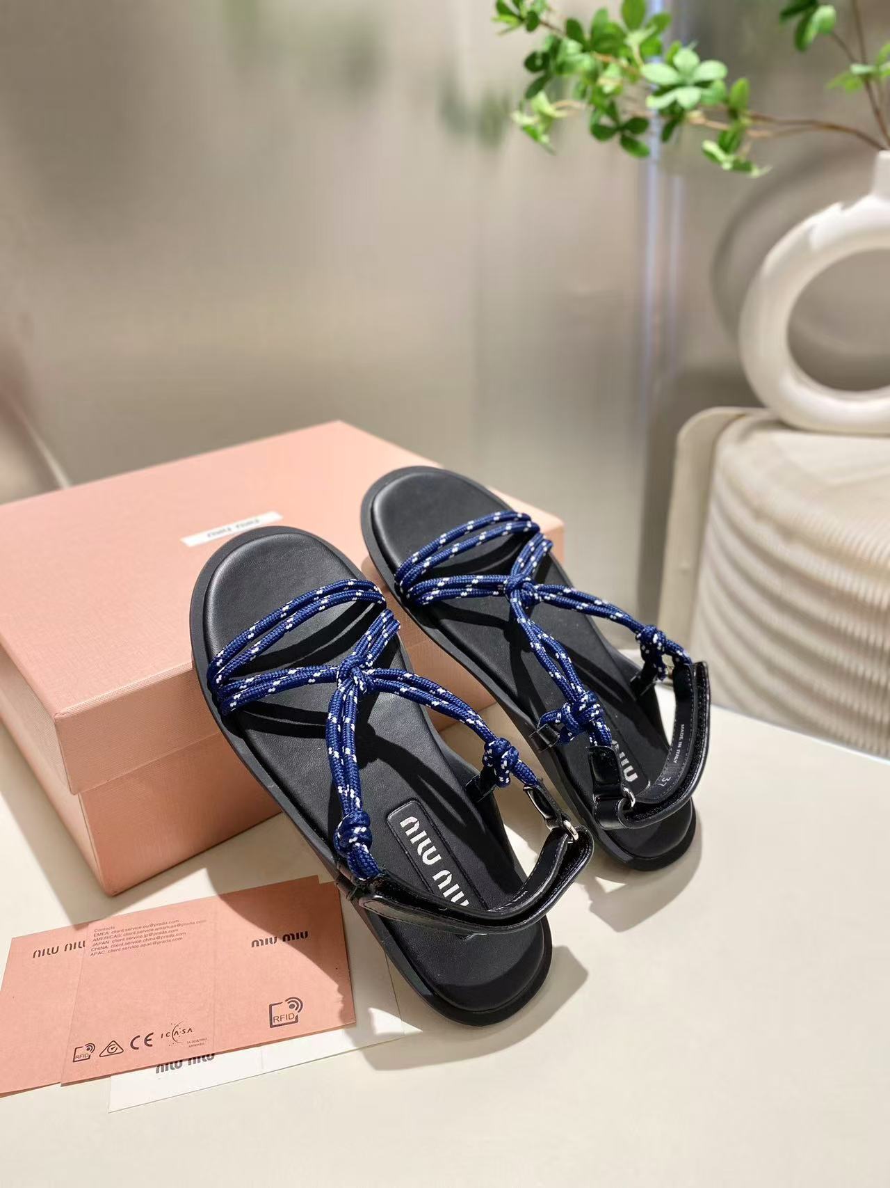 miumiu リビエール コードxレザー サンダル