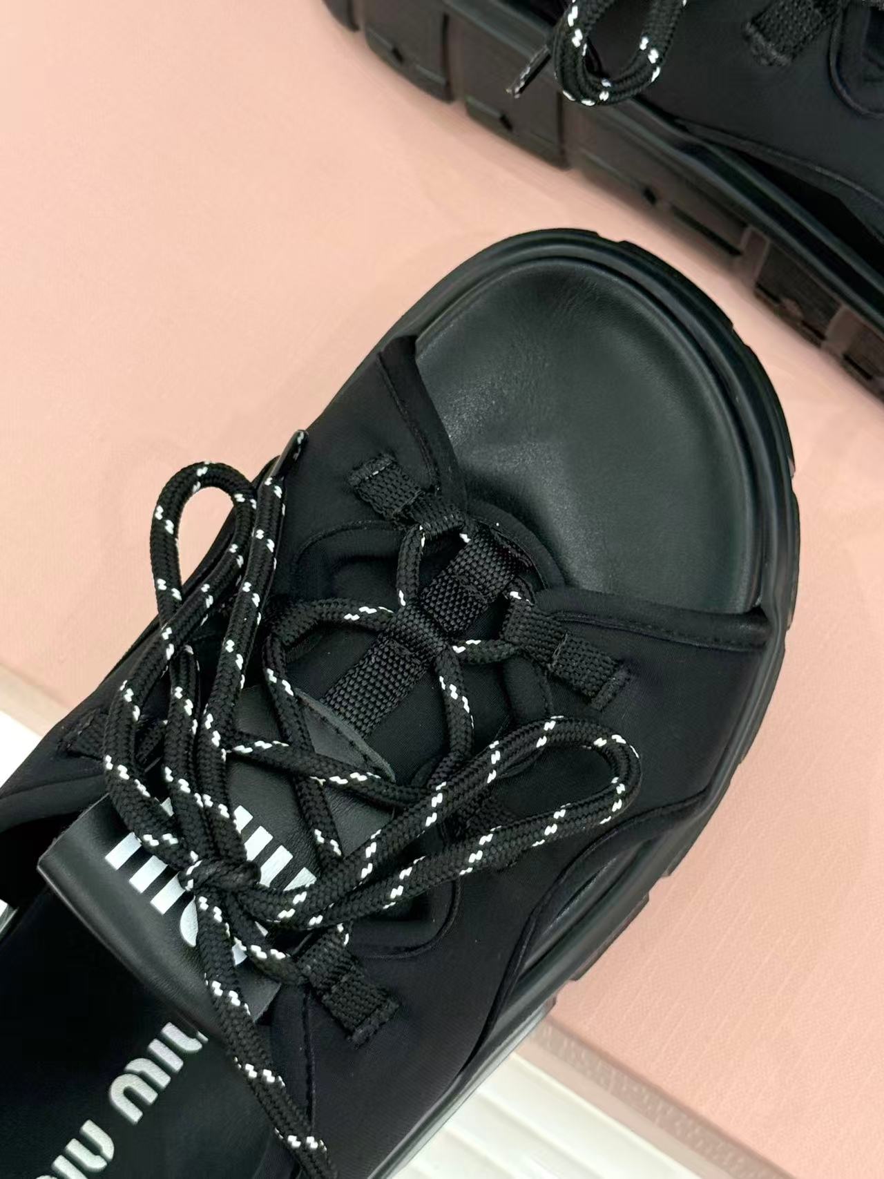 miumiu チャンキー ネオプレン サンダル