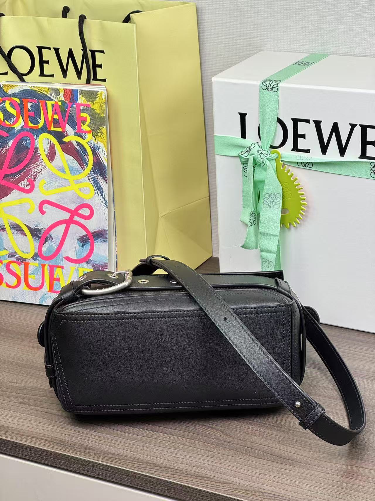 Loewe パズル バイカー バッグ スモール（シャイニーカーフ）