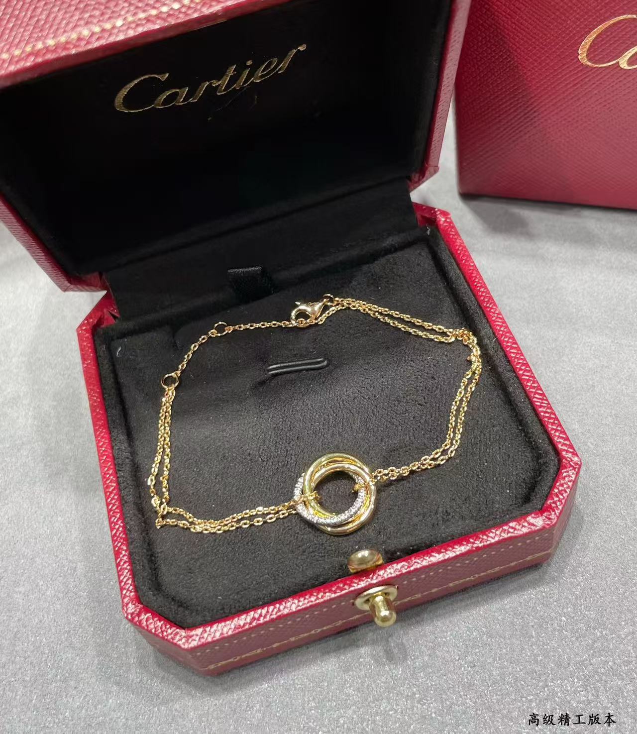 Cartier Trinity bracelet, on chain トリニティ ブレスレット チェーン