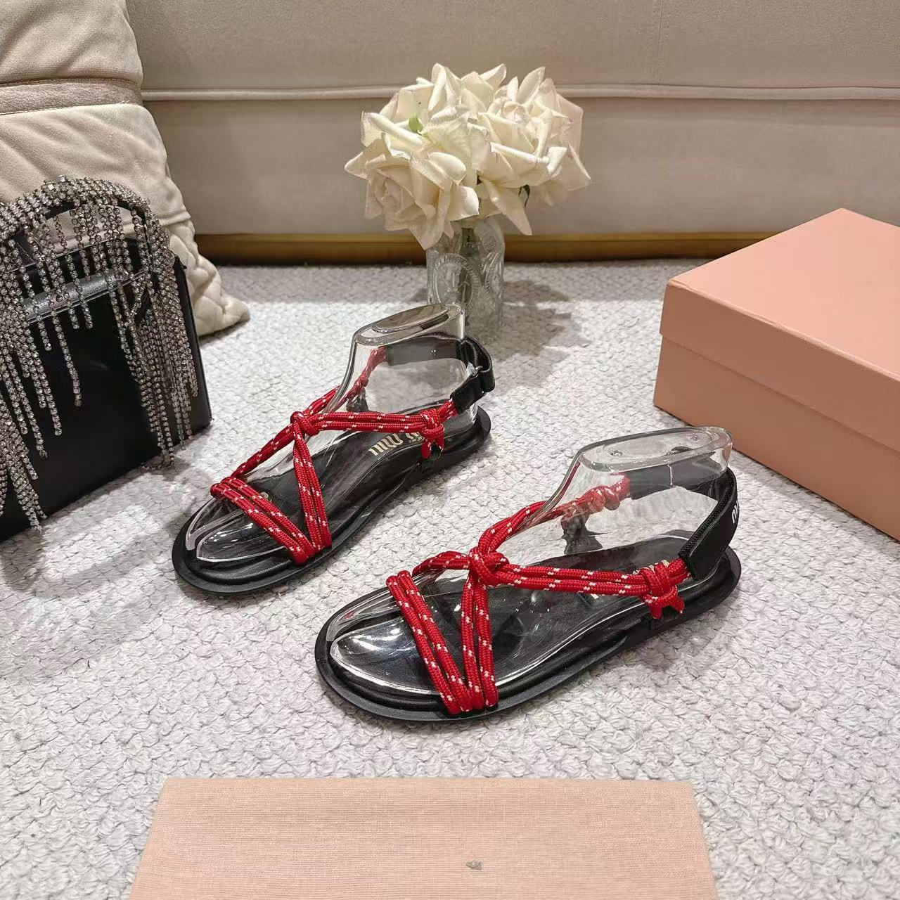 miumiuリビエール コードxレザー サンダル