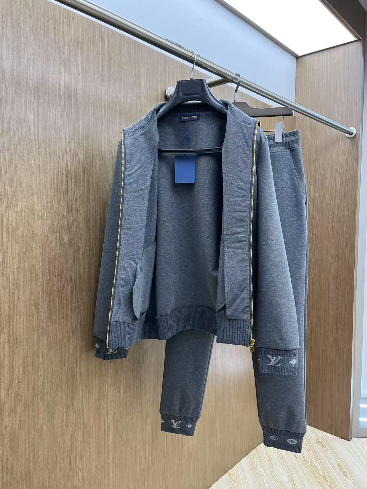 LV ダブルフェイスニットウールトラベルブルゾン+パンツ