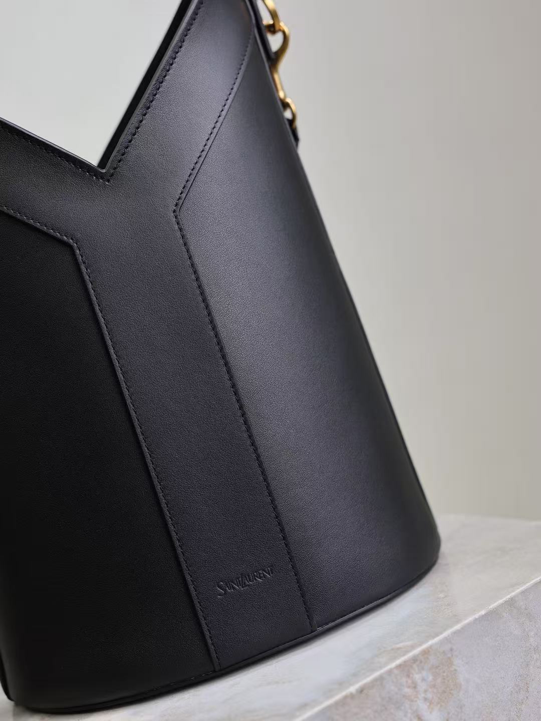 Saint Laurent サンローラン トップハンドル バケットバッグ（レザー）