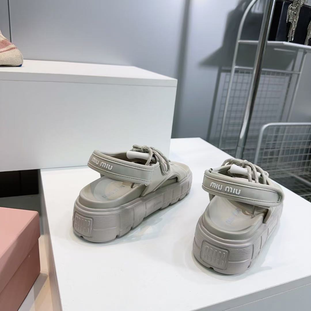 miumiu チャンキー ネオプレン サンダル