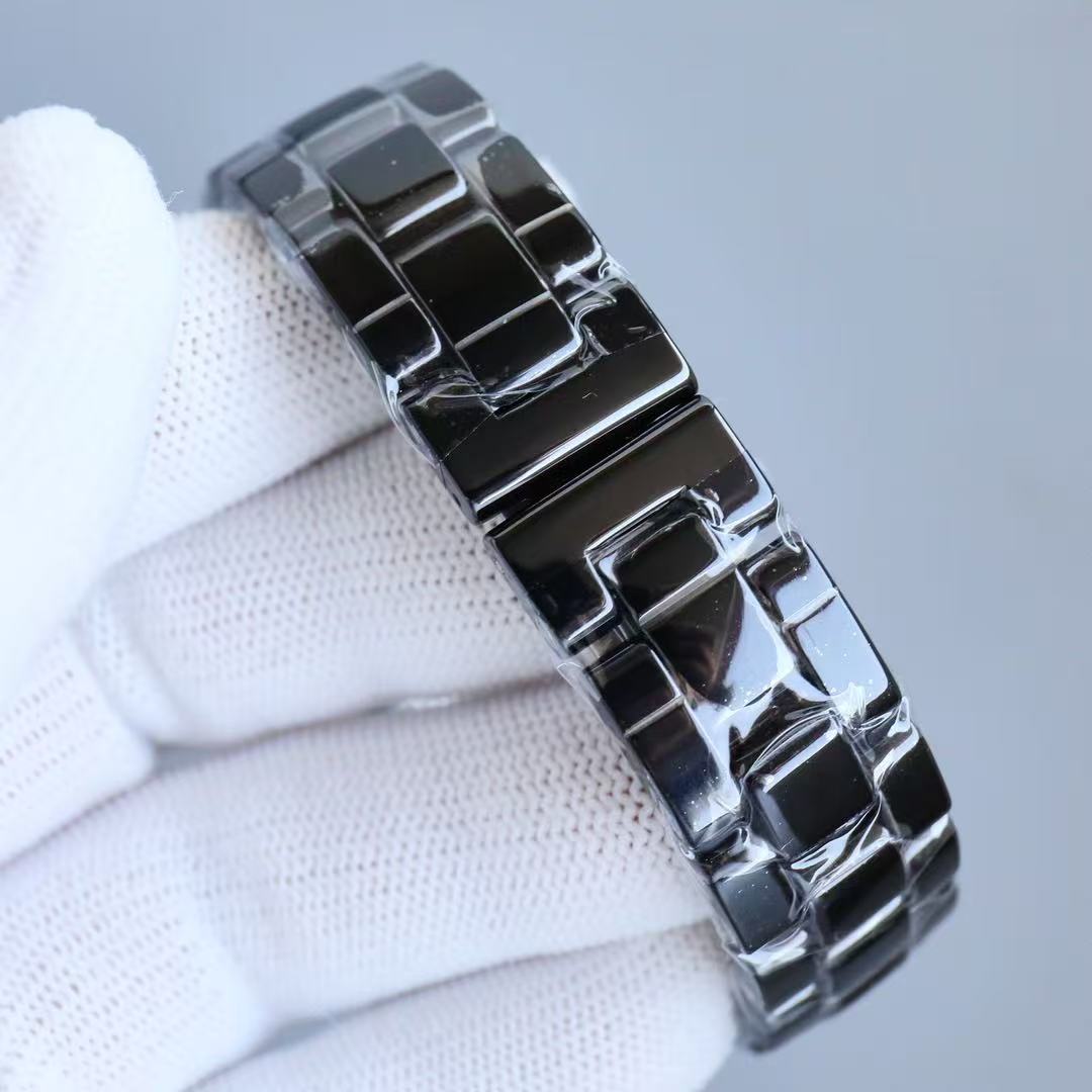 CHANEL J12 キャリバー12.2, 33mm